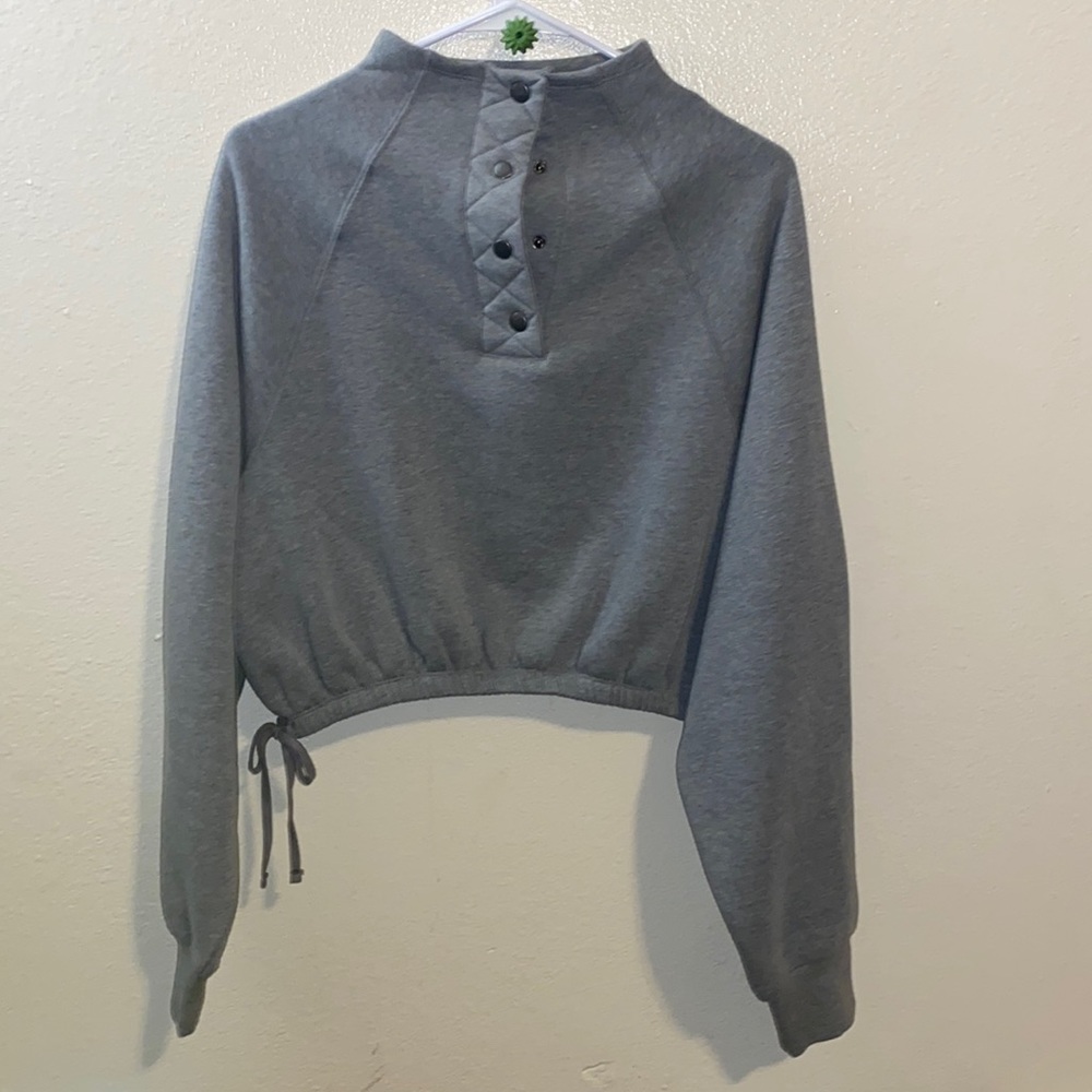 Flirtitude Active Women's M Cropped Sweater Long Sleeve T-Shirt Gray Crop Top